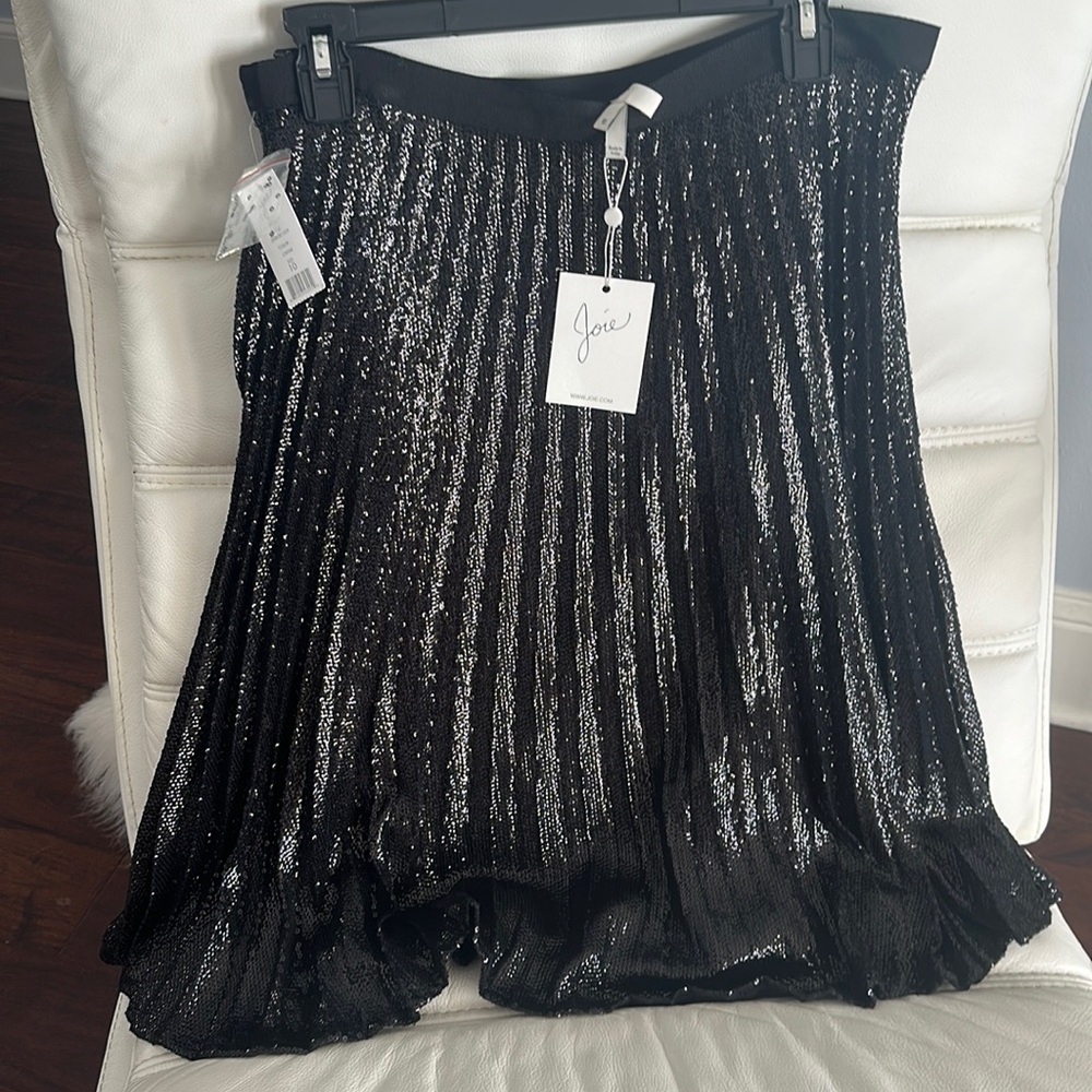 Gorgeous brand new knee length skirt